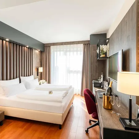 Hotel Plaza Premium 4*