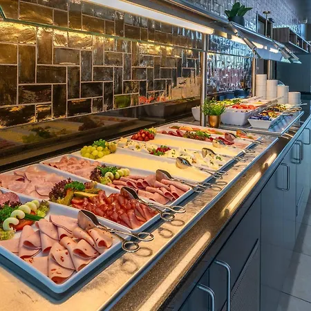 Hotel Plaza Premium 4*