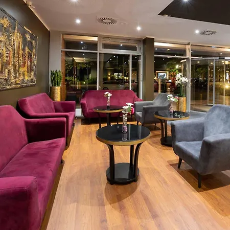 Hotel Plaza Premium 4*