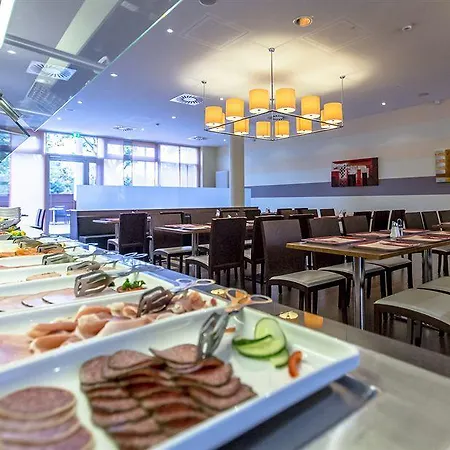 Plaza Premium Hotel 4*