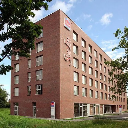 Plaza Premium Hotel 4*