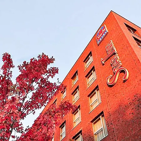Plaza Premium Hotel