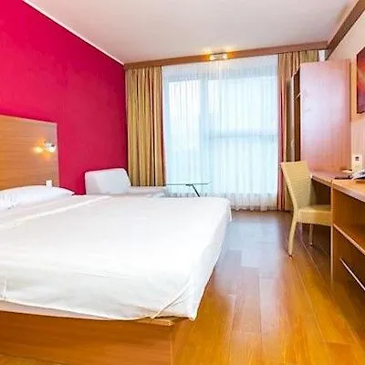 Hotel Plaza Premium 4*