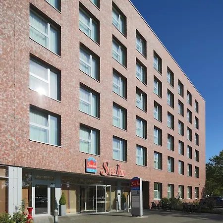 Plaza Premium 4*